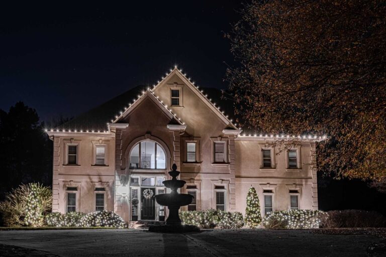 Rooflines & Ridgelines Christmas lights in Cumming, GA